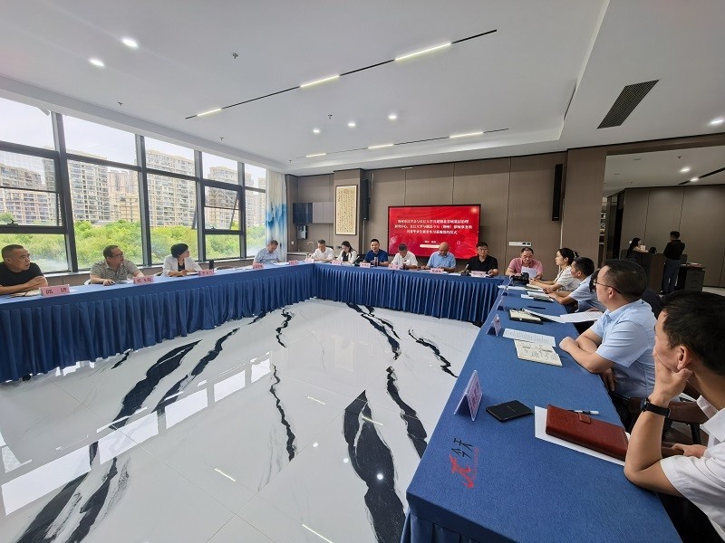 会议照片.jpg 会议照片.jpg