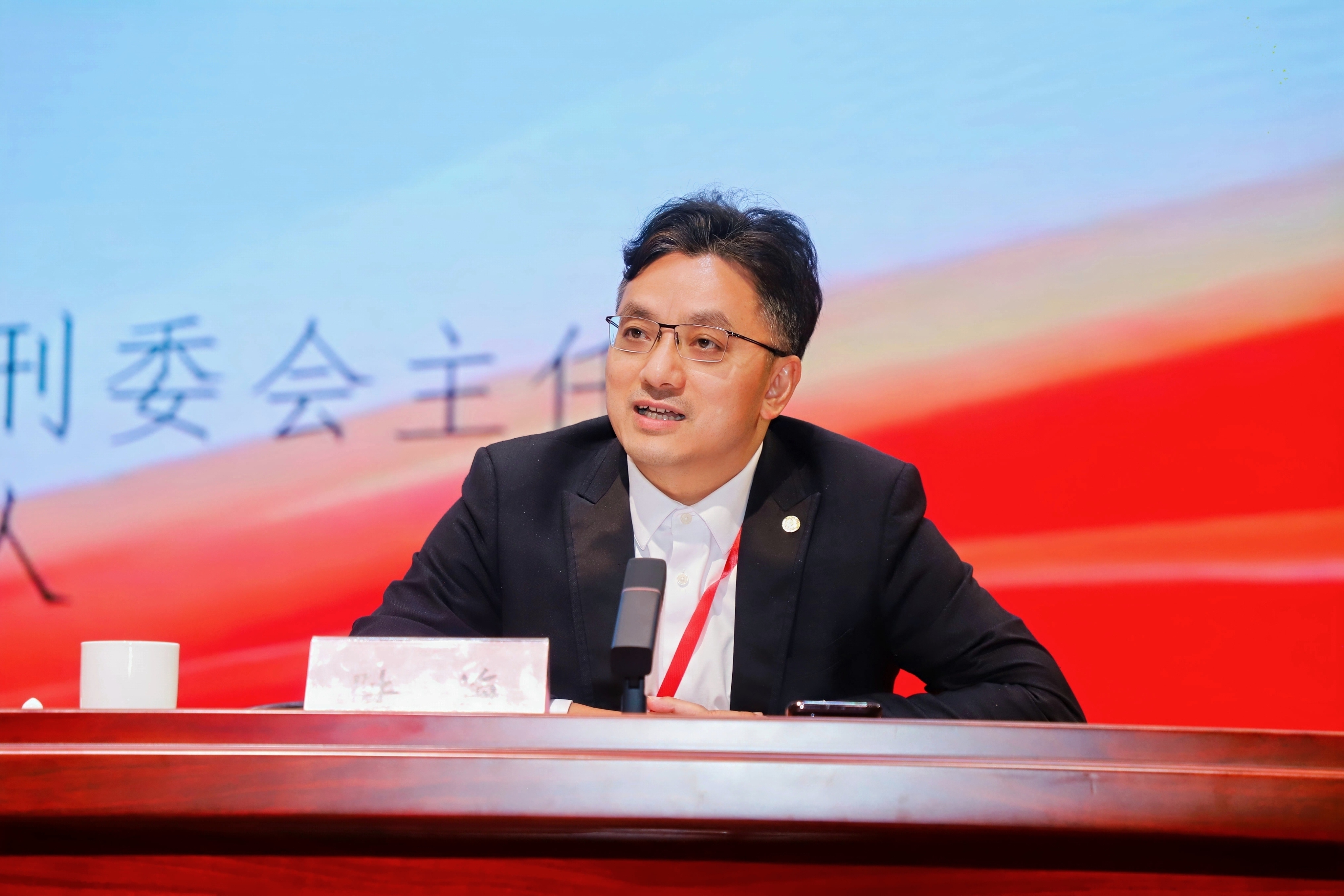 陆海.jpg 陆海.jpg