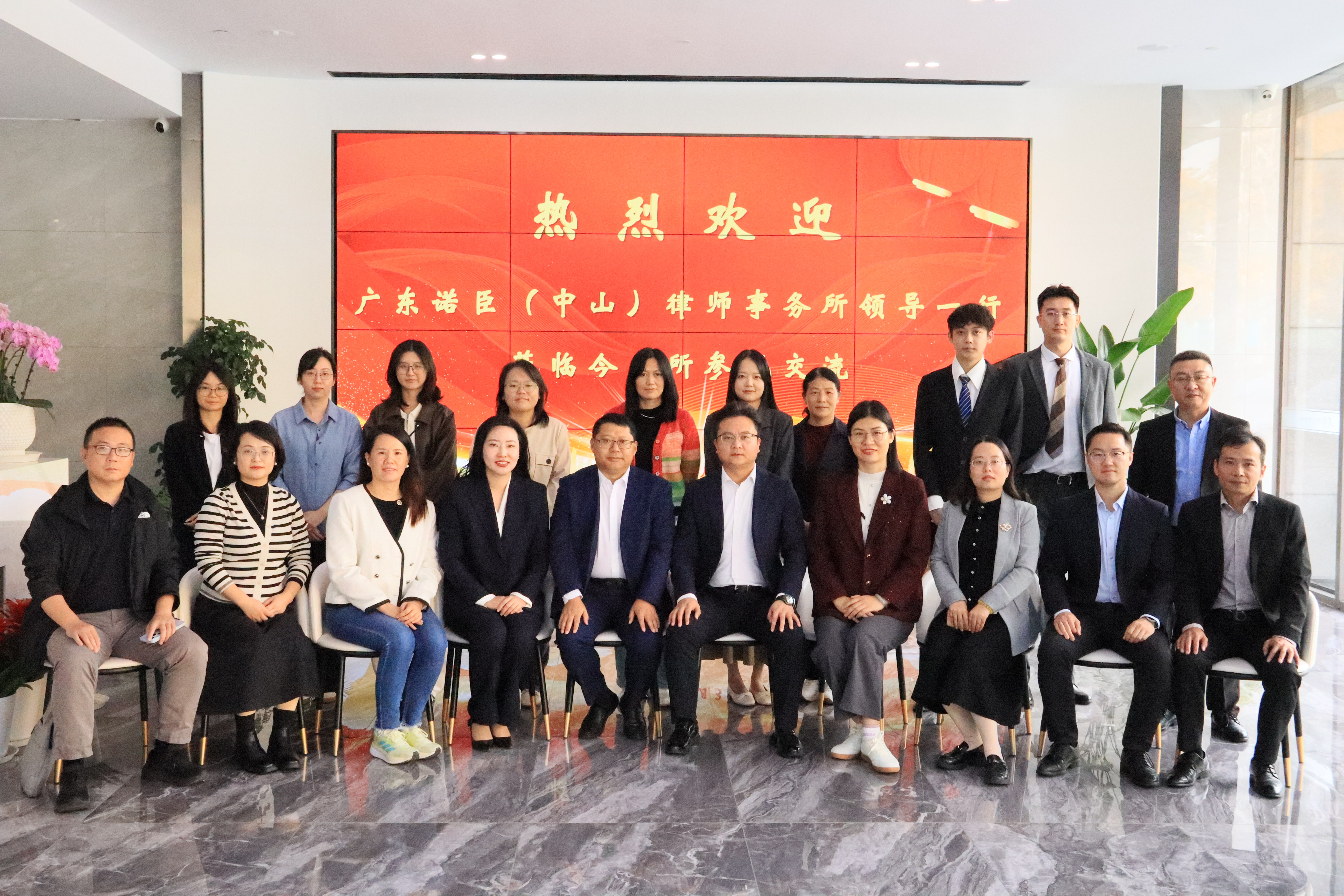 合影.JPG 合影.JPG